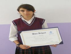 Yazdıkları Kompozisyonla Burs Ve Bilgisayar Kazandılar