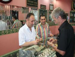 Altın Satışı Yüzde 80 Düştü, Kuyumcu Düğün Mevsimi Ve Gurbetçiyi Bekliyor