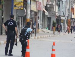 Terör Örgütü Yandaşları Okul Çıkış Saatinde Ortalığı Birbirine Kattı!