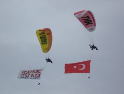 Thk'dan Isparta Semalarında Motorlu Yamaç Paraşütü Gösterisi