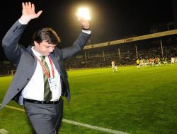 Ertuğrul Sağlam, Milli Takıma Seçilen Futbolcularına Takımı Alkışlatmış!!