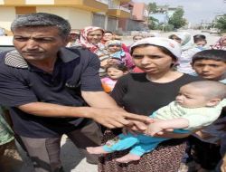Caddeyi Çöp Konteynerleri İle Trafiğe Kapatıp Eylem Yaptılar