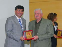 Sdü, Hastaneye Sahip Çıkan 70 İş Adamını Plaketle Ödüllendirdi