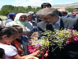 Bakan Yıldız: Kasket Giyerek Halkçı Olunmaz, Adında Halk Olan Parti Halka Güvenmiyor
