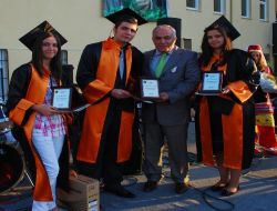 Nilüfer Ali Karasu Lisesi İlk Mezunlarını Törenle Uğurladı