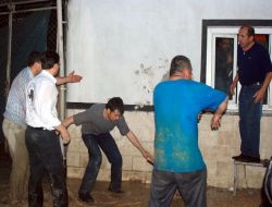 Denizli'de Sel Fabrikanın Yemekhane Duvarını Yıktı: 4 Yaralı!