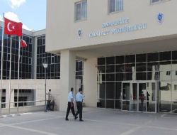 Çaldıkları 450 Dondurmayı Satmayıp Yediler