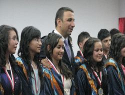 Özel Yıldız Koleji Mezunlarını Afrikalı Öğrenciler Uğurladı