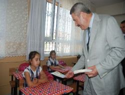 İzmir Valisi Kıraç: Tatili Kitap Okuyarak Geçirin