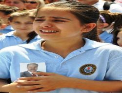 İntihar Eden Okul Müdürünün Ardından Öğrencileri Gözyaşı Döktü