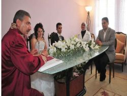 Belediye, İhtiyaç Sahibi Çiftin Hem Düğününü Yaptı Hem Evini Donattı