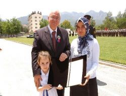 Şehit Yakınları ve Gazilere Devlet Üstün Övünç Madalya Ve Beratları Verildi!