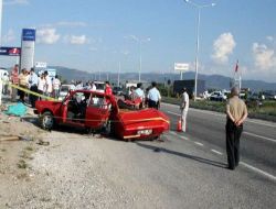 Direksiyon Hakimiyetini Kaybeden Sürücünün Kaza Anı Güvenlik Kamerasına Yansıdı