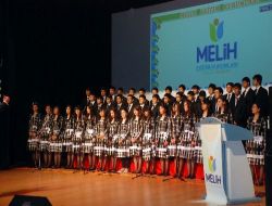 Özel Melih İlköğretim Okulu'nda Mezuniyet Coşkusu