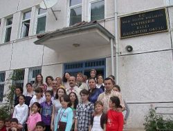 Trabzon Prof. İhsan Koz İlköğretim Okulu' Ndan Kardeş Okula Yardım
