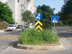 Tirebolu Kumyalı Mevkiindeki Yön Levhaları Sürücüleri Zor Durumda Bırakıyor.