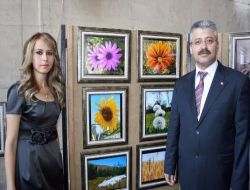 Lise Öğrencisi Beste Kurt, Şehit Aileleri Yararına Fotoğraf Sergisi Açtı