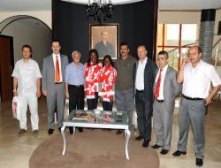 Mozambikli Öğrencilere Sivasspor Forması Hediye Edildi