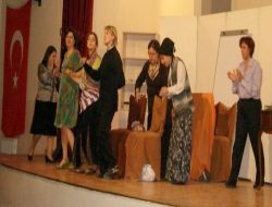 Nevşehirli Amatör Tiyatrocuları 4 Bin Kişi İzledi