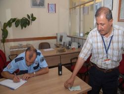 Mübaşir, Bulduğu 10 Bin Liralık Çeki Polise Teslim Etti