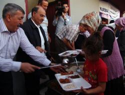 Kayseri'de Gökkuşağı İftar Çadırında 2 Bin Kişiye 5 Çeşit Yemek Veriliyor