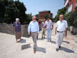 Bayraklı Belediyesi Sokaklara Parke Taşı Döşüyor