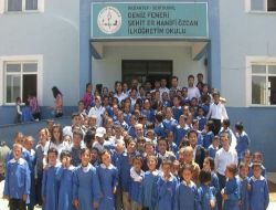 Şehirli Öğrenciler, Köylü Öğrencilere Projeksiyon Cihazı Hediye Etti