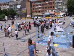 Öğrenciler, Topladıkları Atık Pet Şişerinden Tarihi Mekanların Şekillerini Yaptı