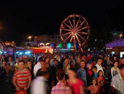Şehir Merkezine Getirilen Lunapark Ramazanı Renklendirdi