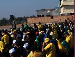 Dünya Kupası Taraftarı, Cuma Namazı'nı Stadyumun Yanında Kıldı