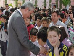 Minikler Başarılarını 15 Metrelik Pastayla Kutladı