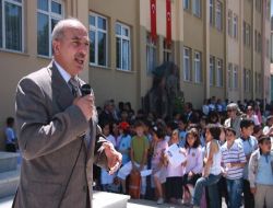 Burdur'da 44 Bin 60 Öğrenci Karne Sevinci Yaşadı