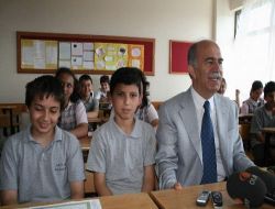 Karnelerini Alan Öğrenciler 3 Aylık Tatile Çıktı