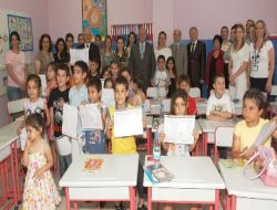 Denizli'de Karneleri Vali Erkmen Dağıttı