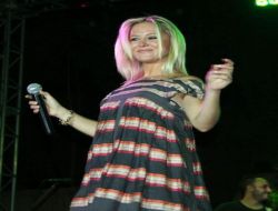 Birbirinden Ünlü Sanatçılar İzmir Emniyeti İçin Sahne Aldı!