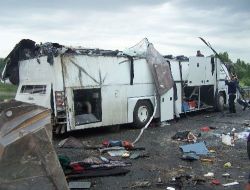 İran Otobüsü Devrildi: 6 Ölü, 25 Yaralı!