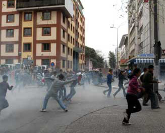 İZMİR'DE SABIR ÇATLATAN EYLEM