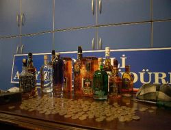 Alkol Hırsızları, Çaldıkları Malzemeleri Satmak Üzereyken Yakalandı