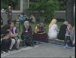 Heyecandan Gece Uyuyamadı, Sınav Günü Okul Bahçesinde Uykuya Yenik Düştü