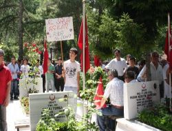 Şehitler İçin Gıyabi Cenaze Namazı Kılındı