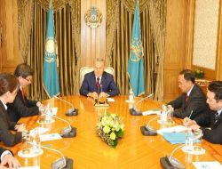 Nazarbayev, Davutoğlu'nu Kabul Etti!