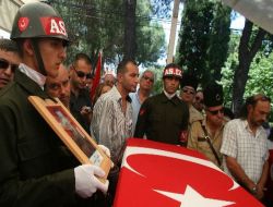 Şehit Oğlunun Cenaze Namazını Destekle Kılabildi
