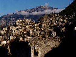 Fethiye'deki 5 Bin Yıllık Kayaköy, Ziyaretçi Akınına Uğruyor