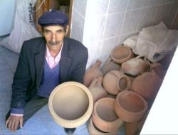 Toprağa Şekil Veren Eller İlgisizlikten Dertli