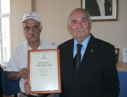 Türk Kızılayı'ndan Mustafa Türe'ye Altın Madalya