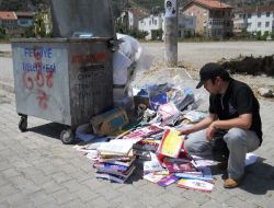 Okullar Kapandı, Kitaplar Çöpe Atıldı