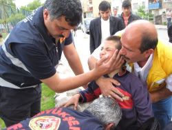 Parkın İstinat Duvarına Sıkışan Çocuğu İtfaiye Kurtardı