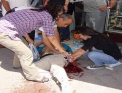 Babasını Sokak Ortasında Bıçakladı