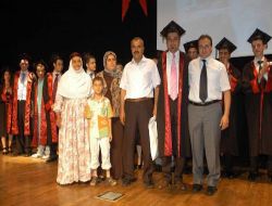 Dicle Üniversitesi Tıp Fakültesi 38. Dönem Mezunlarını Verdi