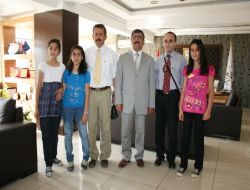 Başkan Akdoğan, Atık Pil Toplayan Öğrencileri Ödüllendirdi